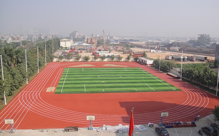 南宁市第三十四中学-300米塑胶跑道、人造草足球场